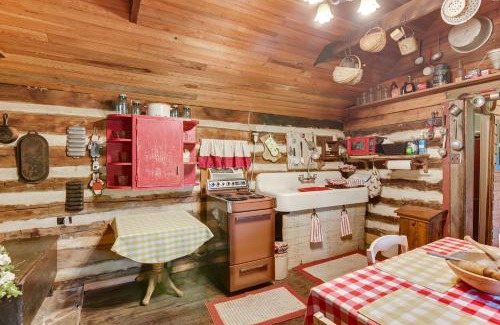 Smith River House | Ferrum Rustic Cabin in the Valley with Fire Pit