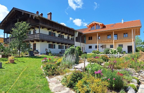 Munchen District Apartment | Fewo Vergissmeinnicht in a beautiful country idyll between Munich and the Alps
