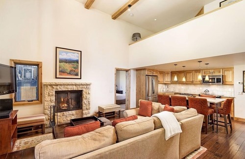 Aspen Condo | Fifth Avenue Unit 202 | 2 Bedroom + Loft Condo, Huge Windows & Views. 2 Blocks to Skiing!