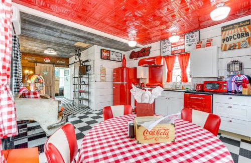 Llano House | Fifties Diner-Style Llano Home with Shared Fire Pit
