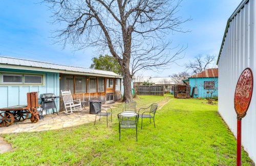 Llano House | Fifties Diner-Style Llano Home with Shared Fire Pit