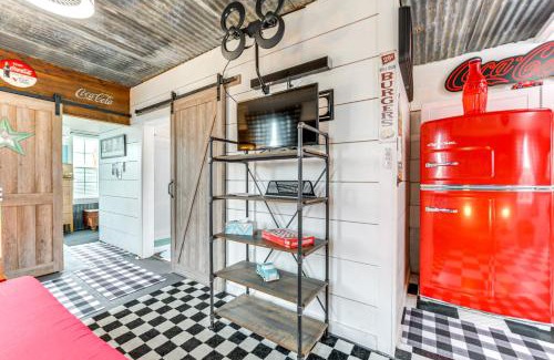 Llano House | Fifties Diner-Style Llano Home with Shared Fire Pit