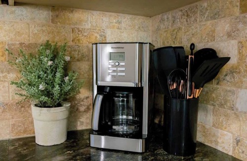 Raisin Apartment | Fig Garden Casita A- Trendy 2 Bedroom