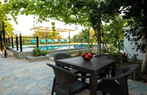 Albanian Riviera Apartment | FILIPPOS Traditional Villa-2 luxury Apartments whith Exclusive Pool & Garden Views