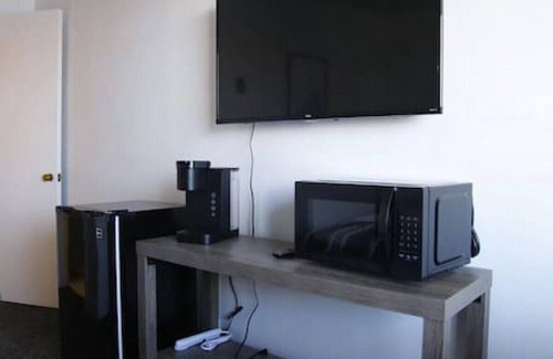 Fillmore Apartment | Fillmore Lodge: Fantastic Queen Room - Best Price
