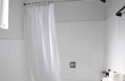 Fillmore Apartment | Fillmore Lodge: Fantastic Queen Room - Best Price