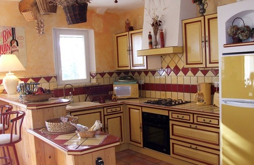 Pierrerue Villa | Finca "Mas de Bel Air - Provence" with Pool & Wi-Fi
