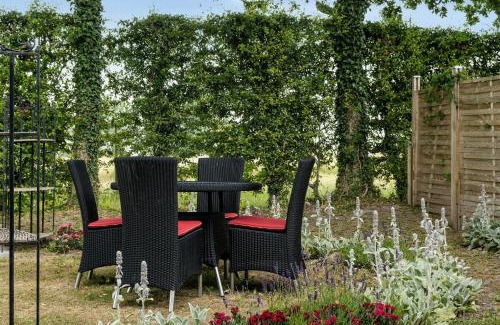 Fej House | Find Inner Silence In The Old Grain Loft