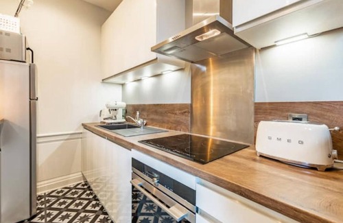 Quartier Vieux Marche-Cathedrale Apartment | Fine arts - Charming 2-bedroom/2-bathroom apartment - Private parking lot