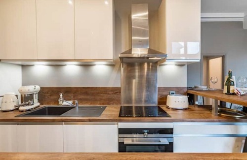 Quartier Vieux Marche-Cathedrale Apartment | Fine arts - Charming 2-bedroom/2-bathroom apartment - Private parking lot