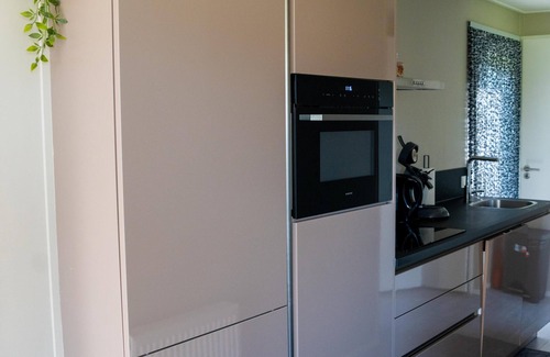 Molenschot House | Fine chalet with a garden in a small park