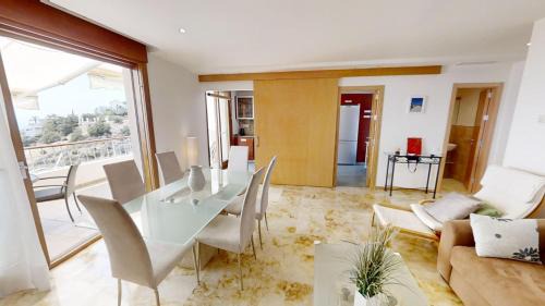 Marbella Apartment | Fine Duplex Apartment with Stunning Sea Views