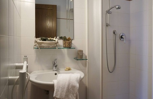 Fornaci Apartment | Finely furnished apartment with swimming pool and air conditioning