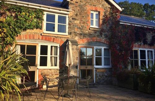 Liverton House | Finest Retreats - Little Dunley - Wisteria Cottage