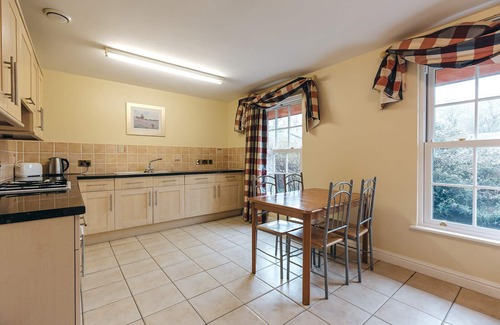 Eaton Mascott Cottage | Finest Retreats | Netley Hall - Poppy