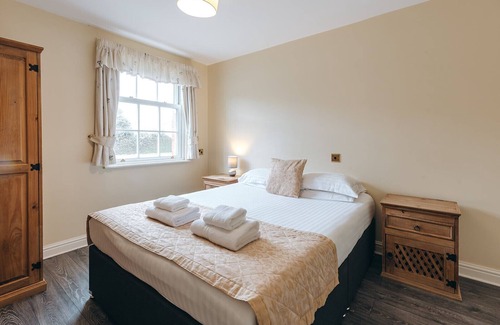 Eaton Mascott Cottage | Finest Retreats | Netley Hall - Poppy