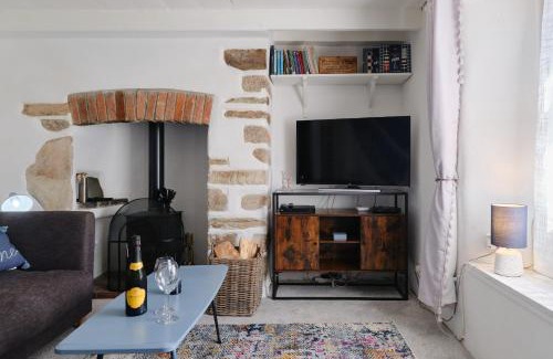 Tywardreath House | Finest Retreats - Primrose Cottage