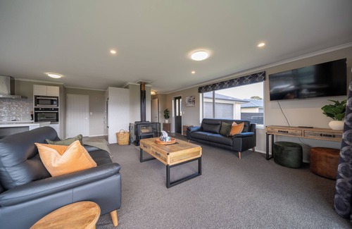 Te Anau House | Fiordland Vista Lodge - Te Anau Holiday Home