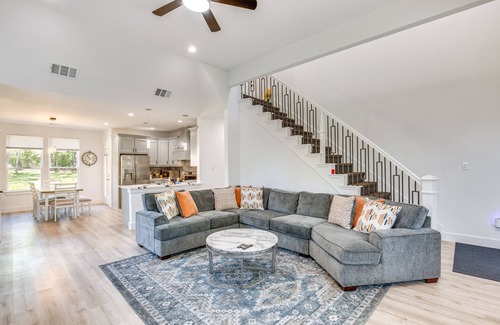 Gun Barrel City House | Fire Pit + Grill: Lakeside Gun Barrel City Home!