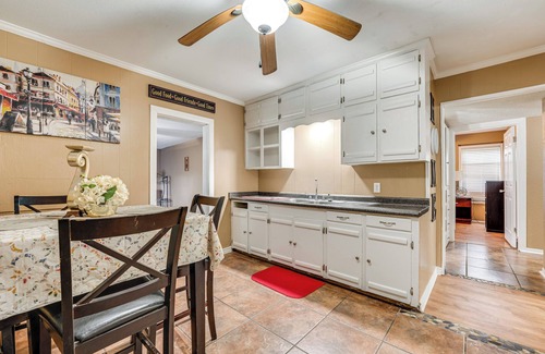 Victoria House | Fire Pit & Grill: Victoria Home Near Downtown