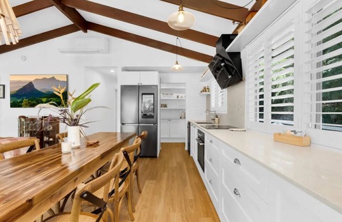 Eagle Heights Cottage | Firefly Cottage | Hideaway with Wood Fireplace