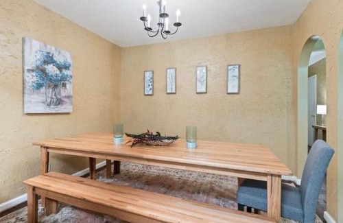 Gunter Afs House | Firepit & Patio- Mins to Dining- The Vaughnique