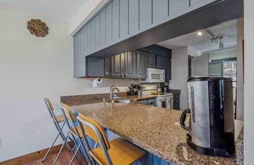 West Hartford Condo | Fireplace, Game Room, Corner Condo - Sugar Hill 3E