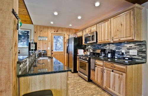 Blue Jay Cabin | Fireside Lodge - Walk to Village