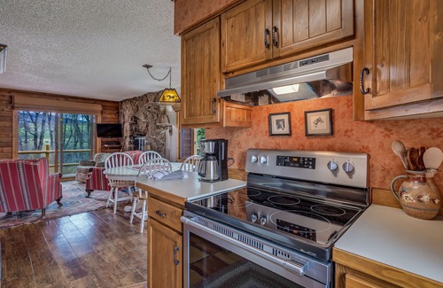 Clark Cabin | Fireside - Quaint cabin near hiking and fishing