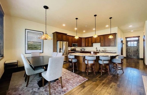 Creston House | Fireside Retreat - Beautiful Montana Home
