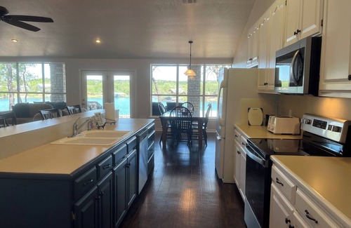 Graham House | Fish and Float in deep Possum Hollow cove! Close to restaurants & Graham!