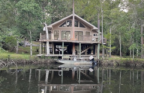 Mobile House | Fish Camp Retreat: relaxing 3-bedroom river house on Bay Minette Creek