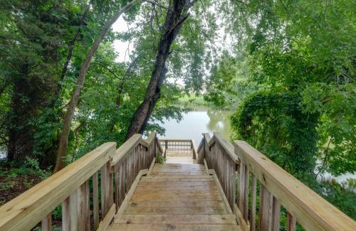 Colonial Beach House | Fish, Relax and Enjoy Lake Views Colonial Beach Gem