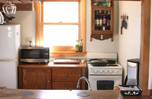 Glouster House | Fisherman's Cottage at Burr Oak Lake, Near Athens, Ohio University & Nelsonville