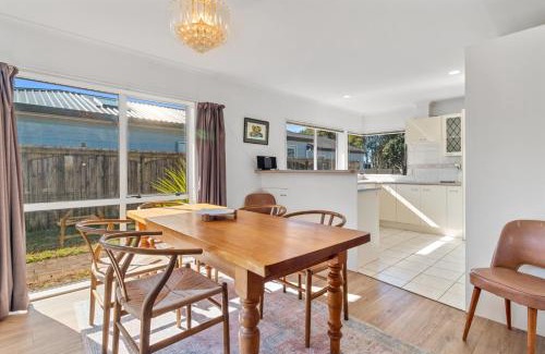 Bowentown House | Fisherman's Friend - Bowentown Holiday Home