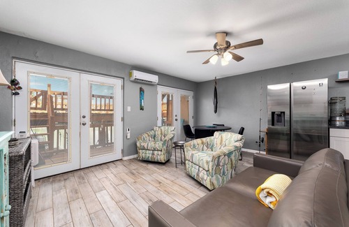 Port Isabel Condo | Fisherman's Retreat-Boat Slip & Fishing on Deck