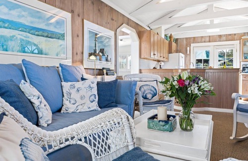 Salmon Creek Cabin | Fishermans Cottage~Classic Coastal Cottage in Bodega Bay, Walk to Beach/WiFi