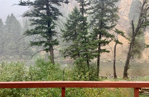 Gallatin Gateway Cabin | Fishing on the Gallatin River from back yard or Ski Big Sky just 20 minutes away