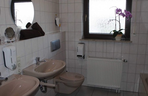 Rust Cottage | Five-bed room with WC and shower - Pension Kern