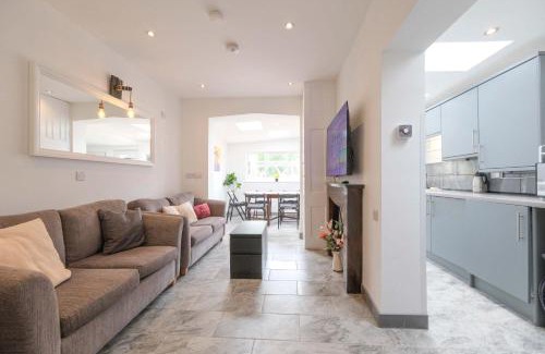 Horfield House | Five bedroom house in Douglas road