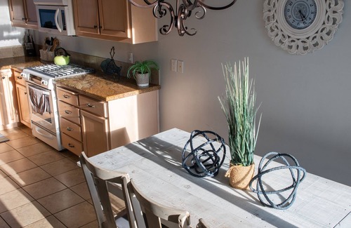 Downtown Cabin | Five minute walk to Pismo Beach!