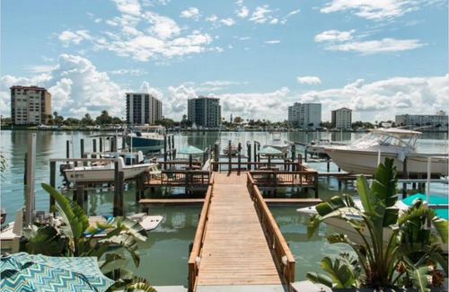 Bay Esplanade House | Five Palms Suite 209 - Daily - Weekly - Monthly