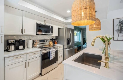 Del Prado House | FL Paradise! Heated Pool~ Fire Pit~ Game Room