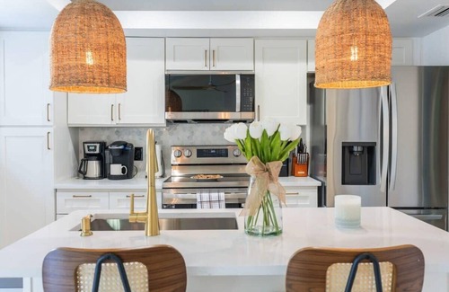 Del Prado House | FL Paradise! Heated Pool~ Fire Pit~ Game Room