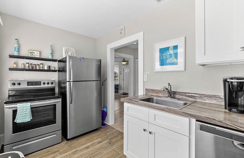 Flagler Beach Cottage | Flagler Beach Seaside 2-bedroom cottage with Wi-Fi, AC in quaint Flagler Beach