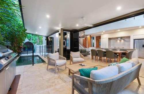 Port Douglas Villa | Flagstaff Pavillion - A Lush Subtropical Paradise