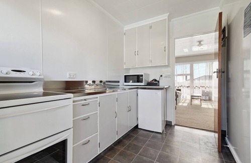 New Plymouth Hotel | Flamingo Motel