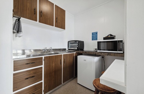 New Plymouth Hotel | Flamingo Motel