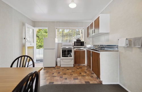 New Plymouth Hotel | Flamingo Motel