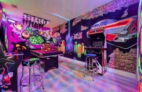 Richmond West House | Flamingo's Resort - Work Area, BBQ, 5 Bedrooms & Game Room